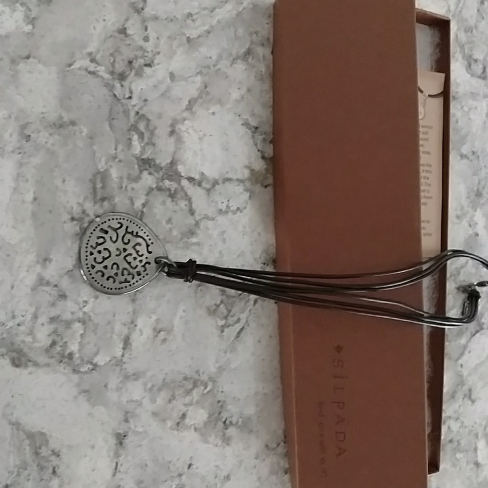 Silpada s/s, shell, leather necklace